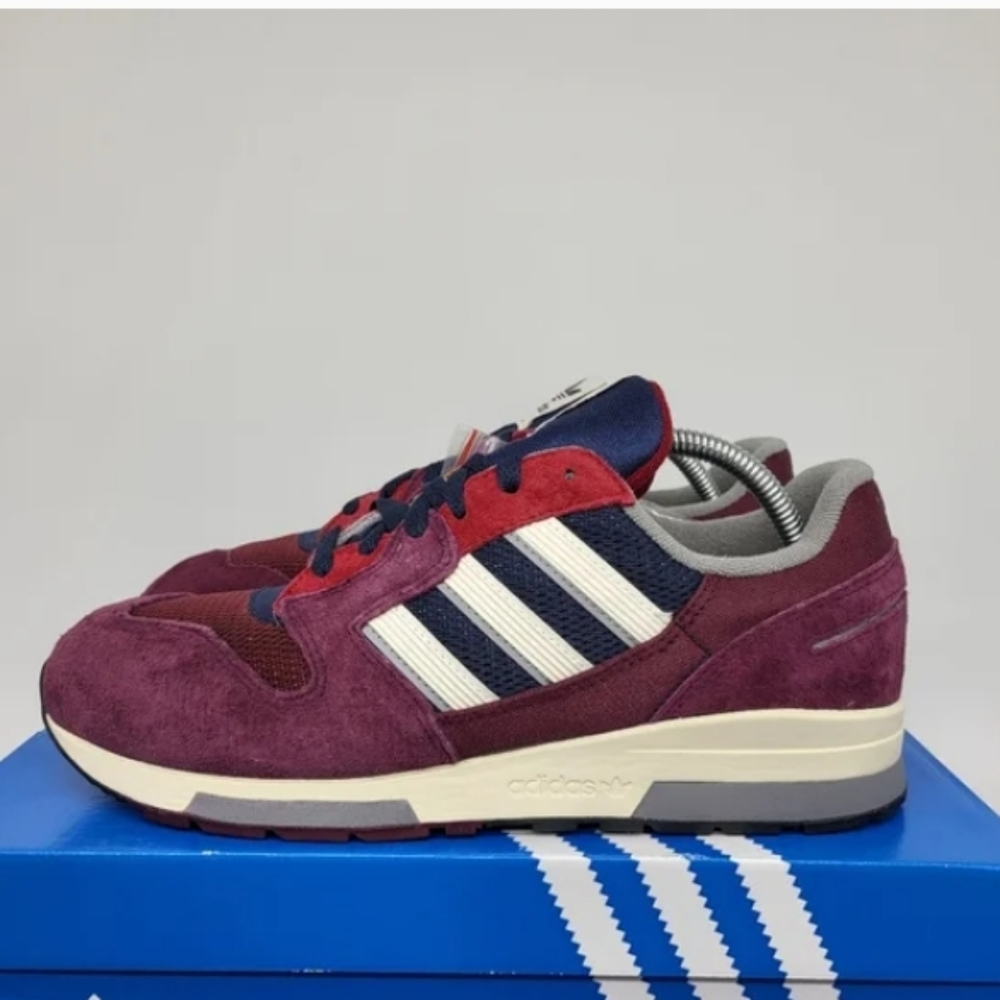 Men sports shoes